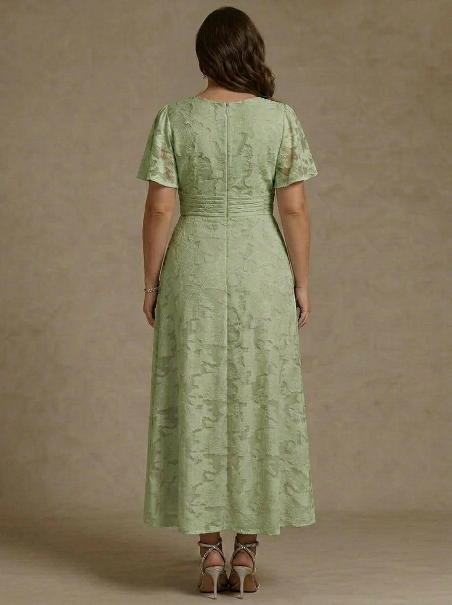 Long Plus Size Mother of the Bride Dress — The Reine Isla | Guest & Gown